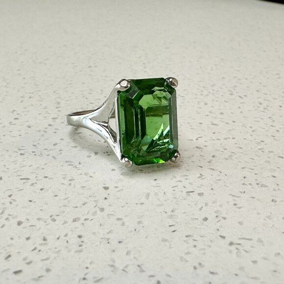 Large Green Gemstone Ring sz 6, with 18k GE Band - Picture 4 of 9